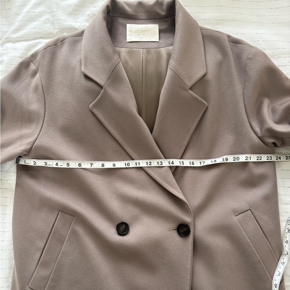 Long Fleurette women’s coat made of 100% Loro Piana Italian Wool, size 12. - Picture 7 of 7